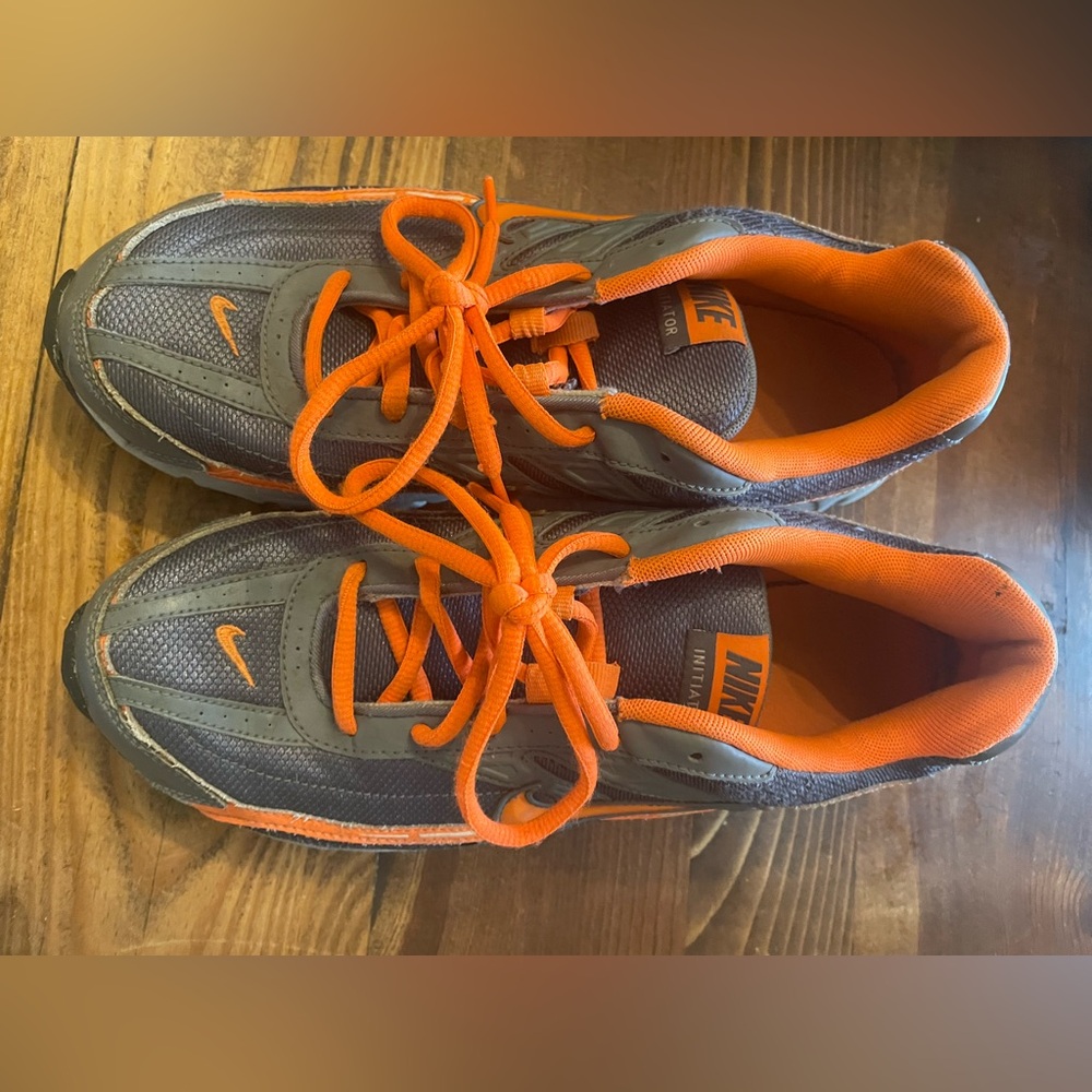 Nike Men size 9 VGUC Charcoal and Vibrant Orange Athletic Shoes